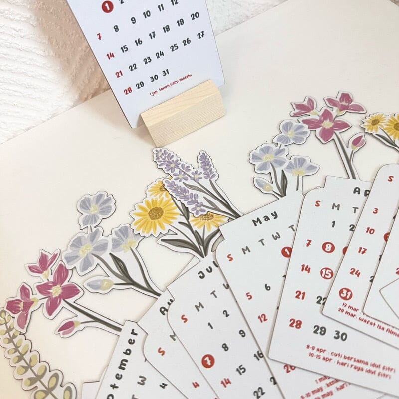 Schreibtischkalender 2024 mit blühenden Blumen