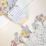 Schreibtischkalender 2024 mit blühenden Blumen