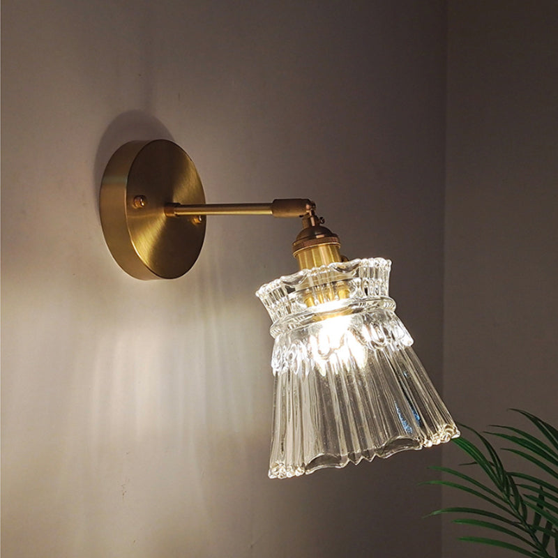 Elegante Wandleseleuchte mit schwenkbarem Arm und Glaskuppel