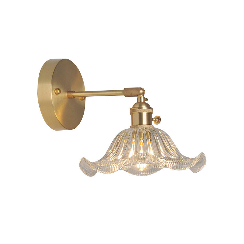 Elegante Wandleseleuchte mit schwenkbarem Arm und Glaskuppel