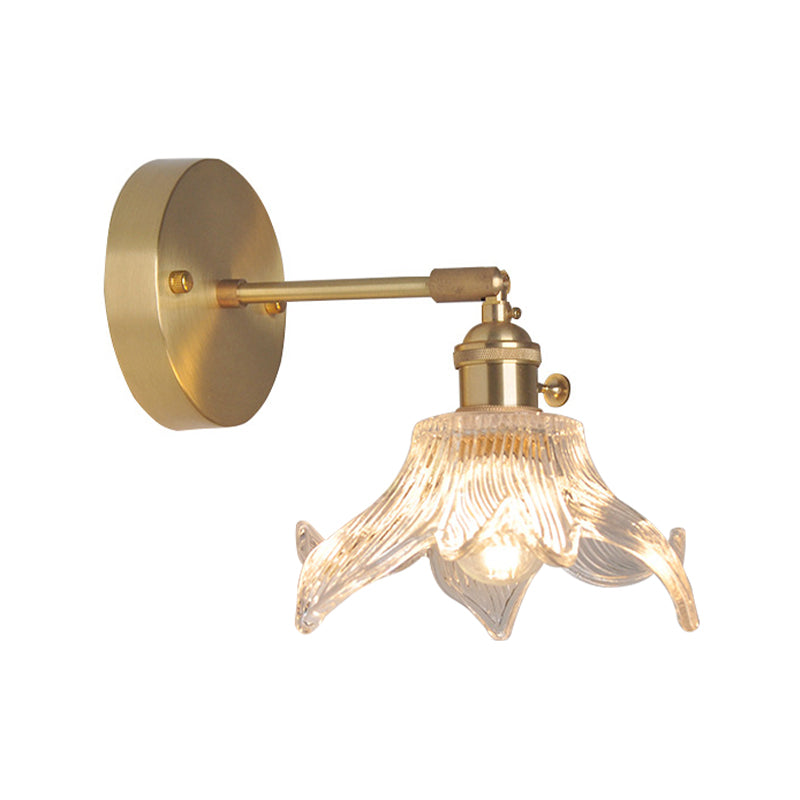 Elegante Wandleseleuchte mit schwenkbarem Arm und Glaskuppel