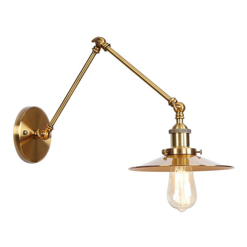 Elegante Wandlampe aus Messing mit Schwenkarme und Schirm