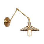 Elegante Wandlampe aus Messing mit Schwenkarme und Schirm