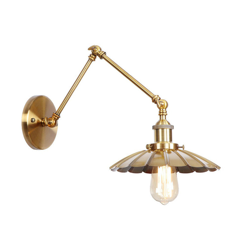 Elegante Wandlampe aus Messing mit Schwenkarme und Schirm