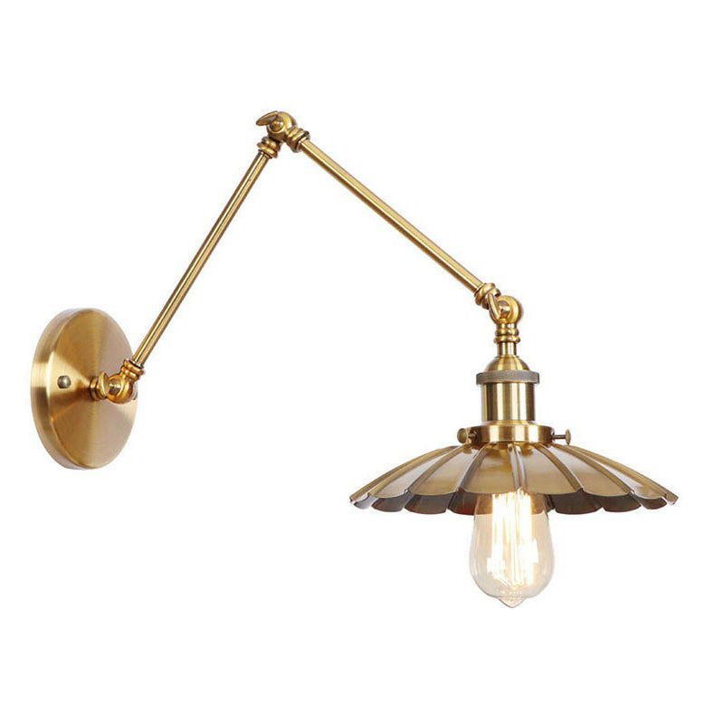 Elegante Wandlampe aus Messing mit Schwenkarme und Schirm
