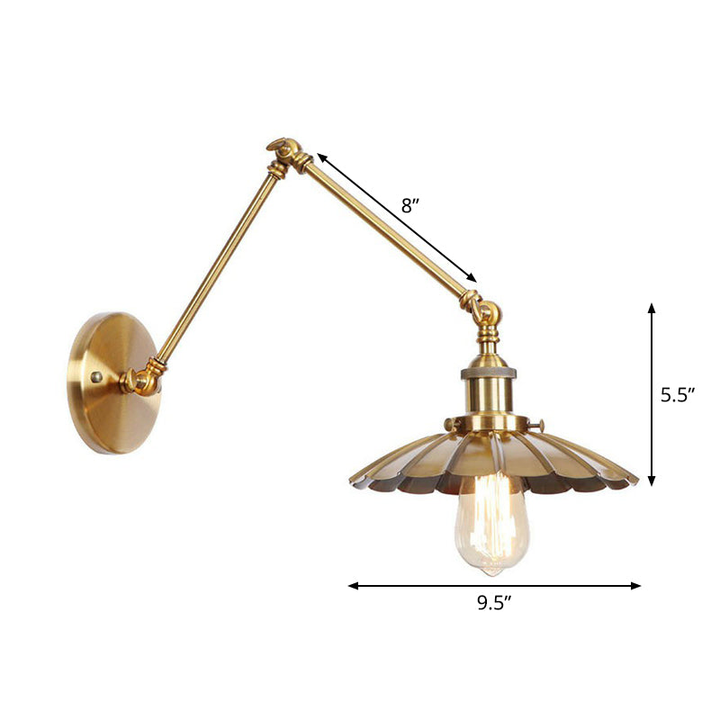 Elegante Wandlampe aus Messing mit Schwenkarme und Schirm