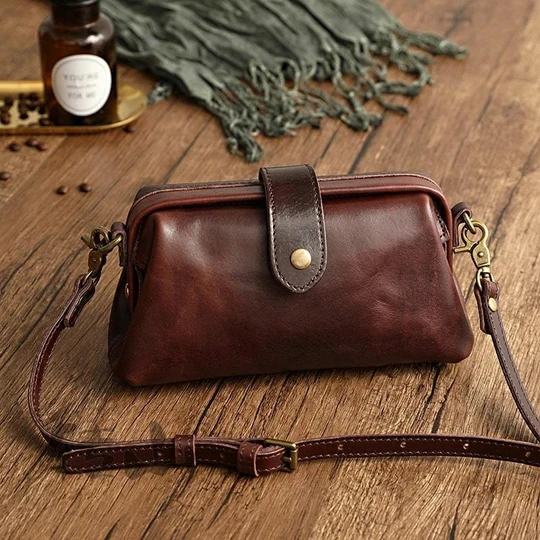 Retro-Inspirierte Ledertasche – Handgefertigt für Stilbewusste