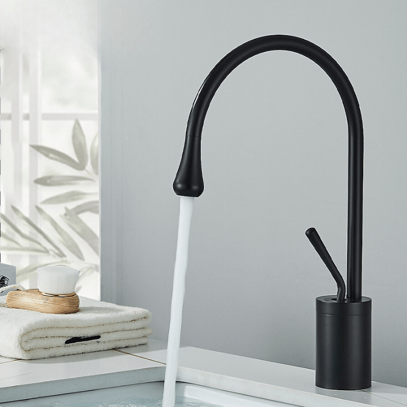 ElegantGold - Faucet for washbasins with a golden finish