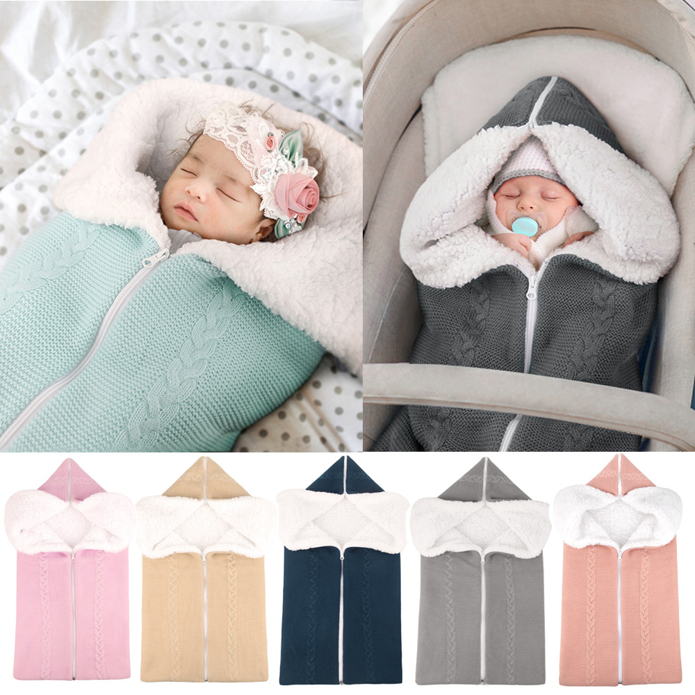 Schlafsack für Babys mit Kapuze – Kuscheliger Strickschlafsack