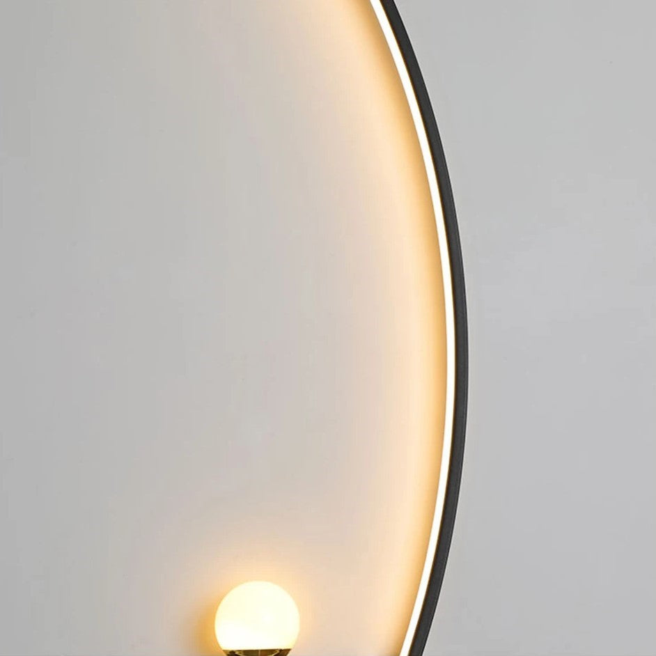 Moderne LED Wandleuchte mit geschwungener Form und Lichtmodi