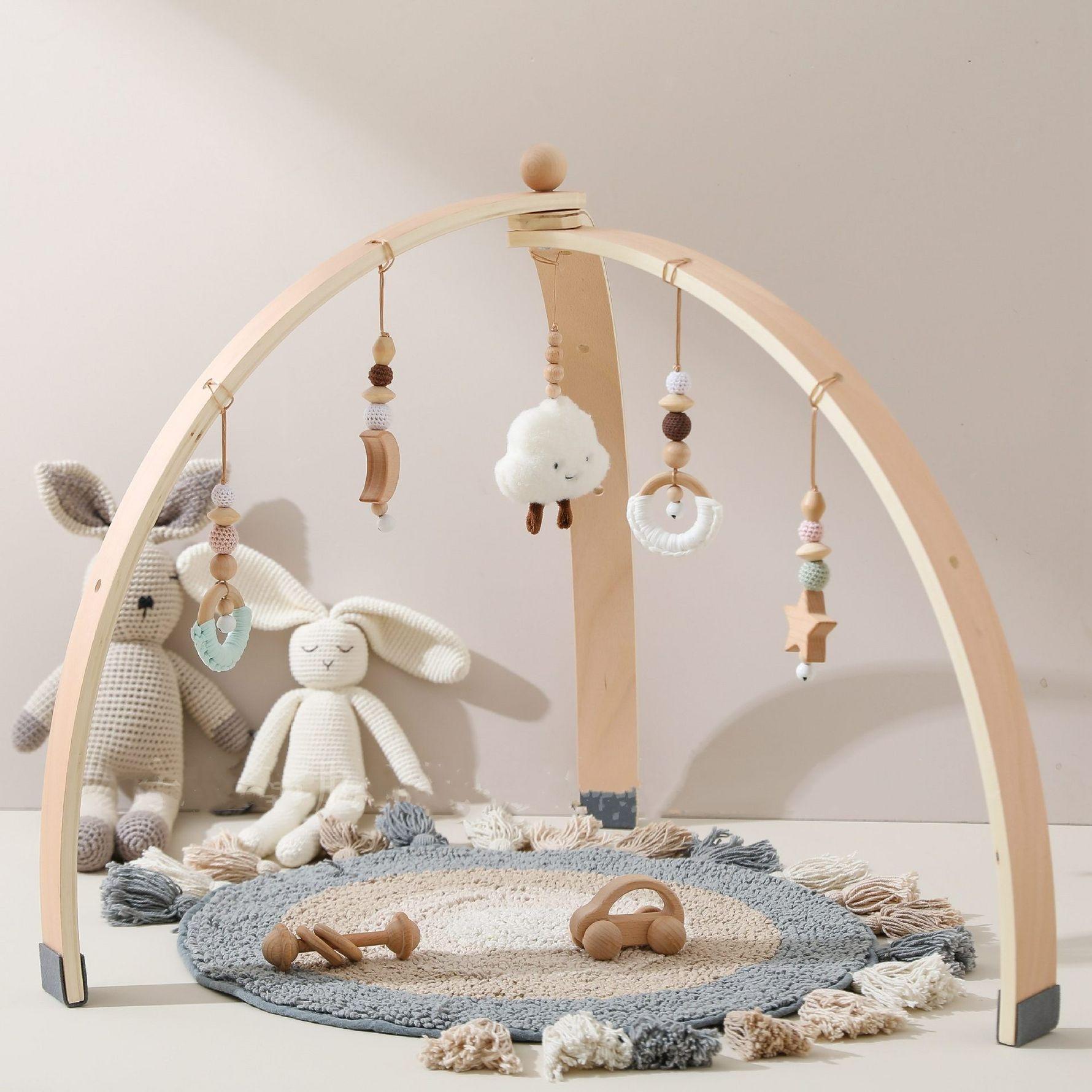 Holzspielbogen für Babys – Mit Aufhängespielzeugen für aktive Kleinkinder