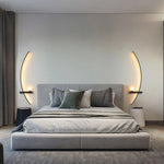 Moderne LED Wandleuchte mit geschwungener Form und Lichtmodi
