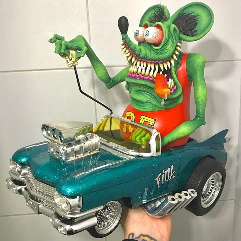 Große Monsterstatue mit wütendem Mund