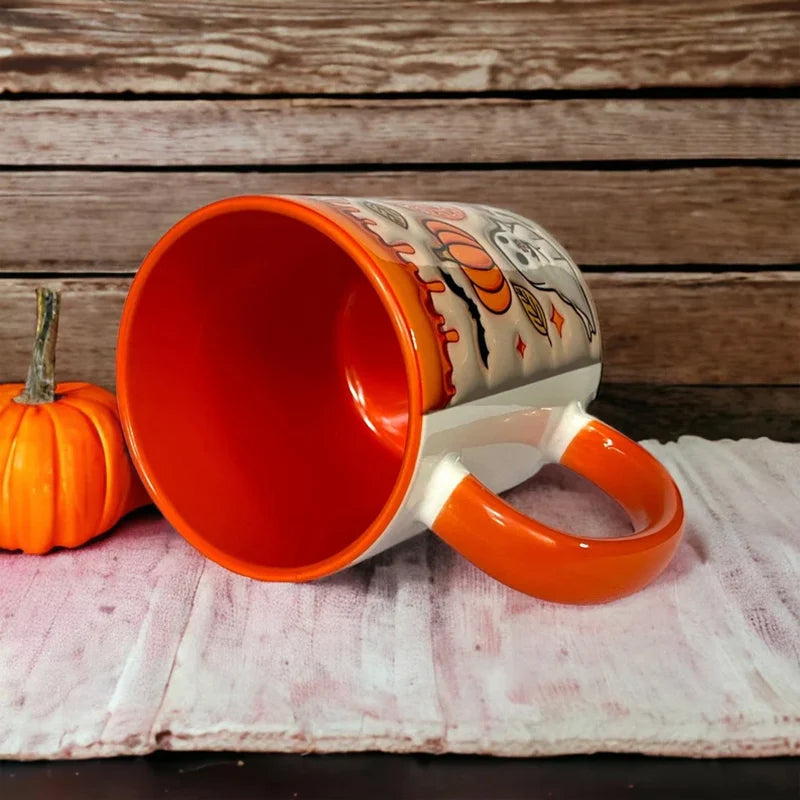 Geisterhafte Kürbis-Tasse für Kaffeegenuss