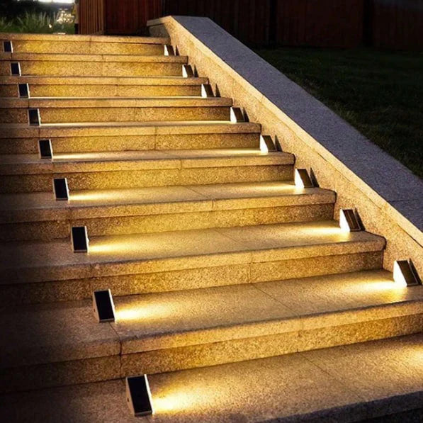 Solarbetriebene Treppenlichter für den Außenbereich – Warmweißes LED-Licht, Set mit 4 oder 10