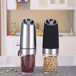 Automatic spice grinder with gravity sensor