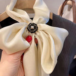 Eleganter Schalverschluss mit Glanz und Stil