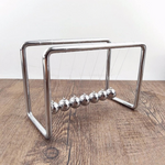Eleganter Pendelspielzeug für Schreibtisch mit Balancekugeln