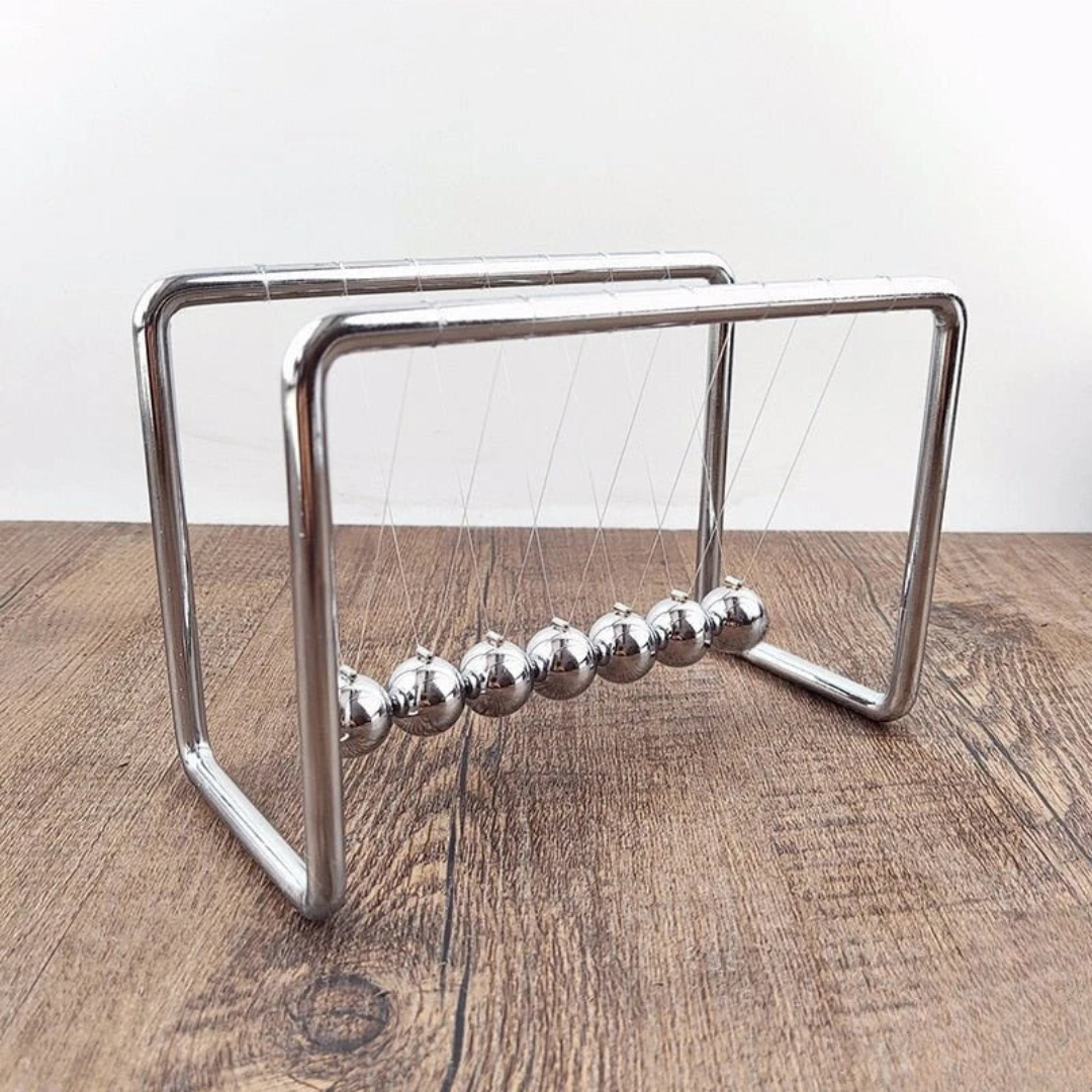 Eleganter Pendelspielzeug für Schreibtisch mit Balancekugeln