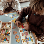 Familienspiel mit Holz-Würfeln für gemeinsamen Spaß