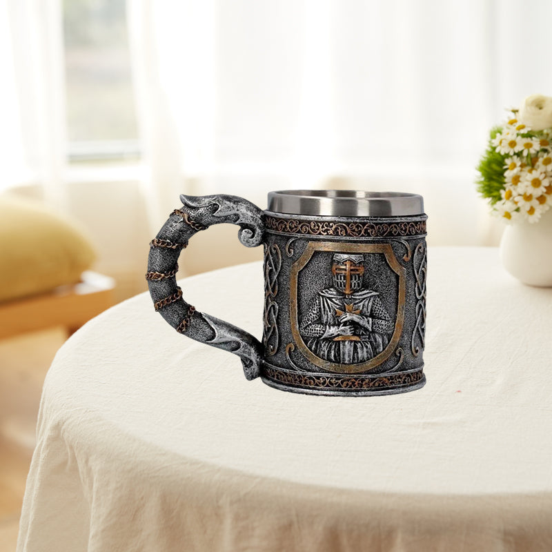 Kreativer mittelalterlicher Edelstahlkrug für Bier und Kaffee