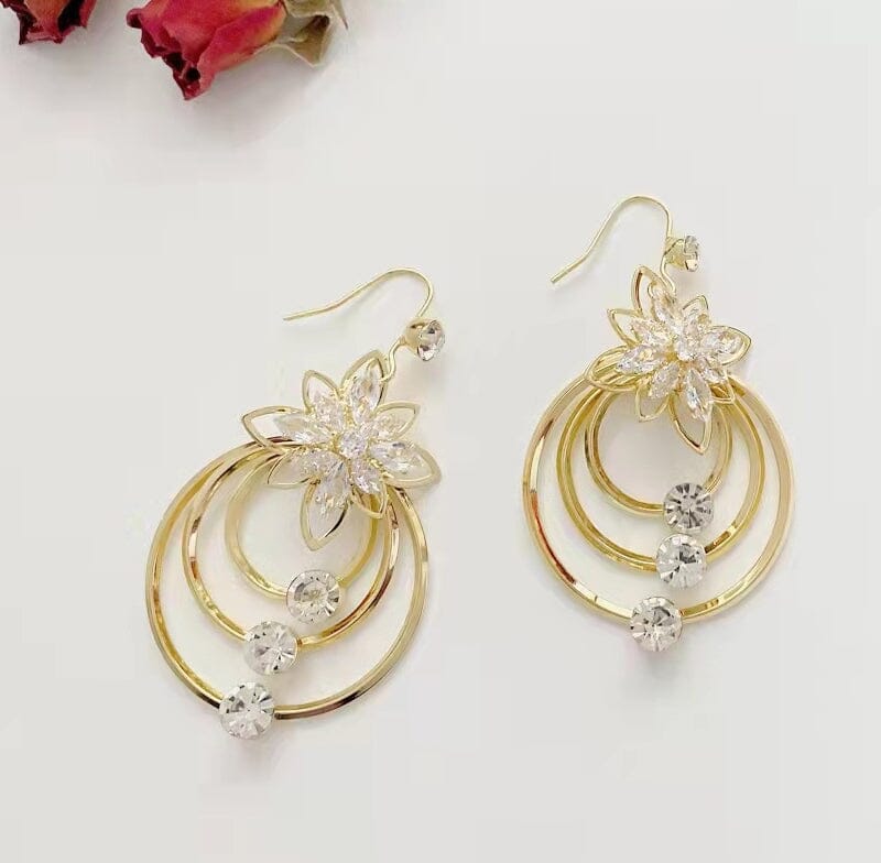 Elegante Lotus Ohrringe mit Kristallakzenten