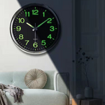 Elegante Wanduhr mit LED-Beleuchtung – Zeitloses Design