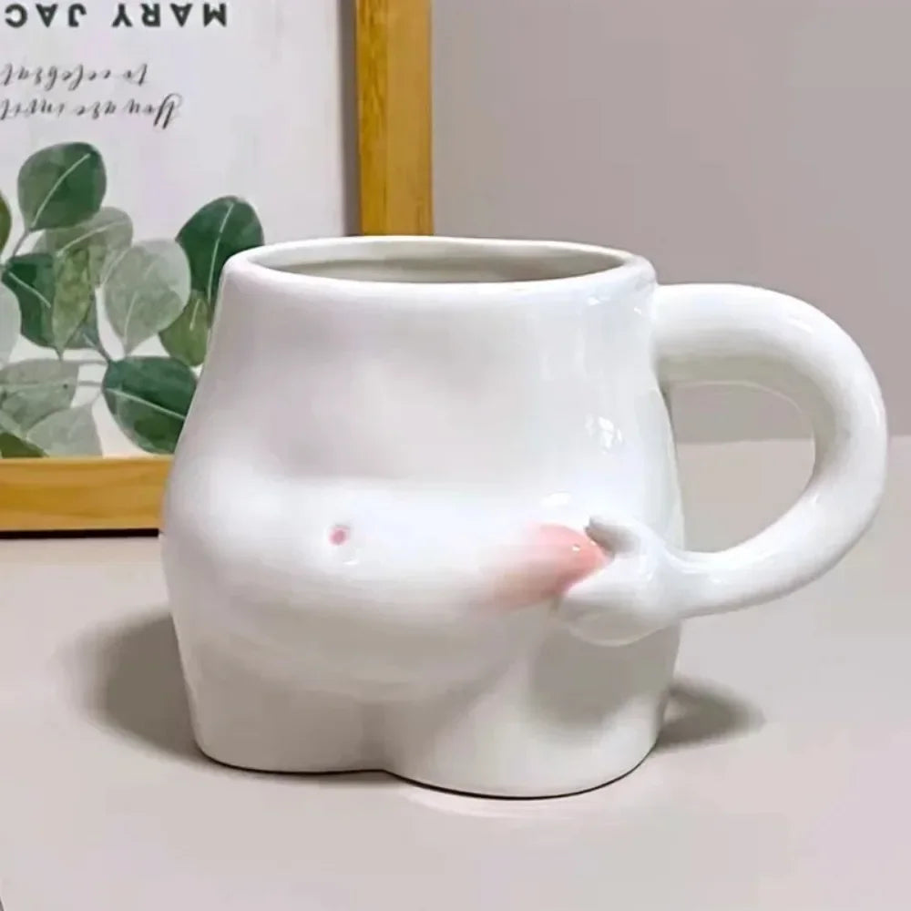 Charmante Keramiktasse mit rundem Bauchdesign