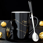 Schwarze Keramiktasse mit Deckel und Löffel – 12 Sternbilder