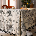 Elegante schwarze Tischdecke mit floralen Quasten für jeden Anlass