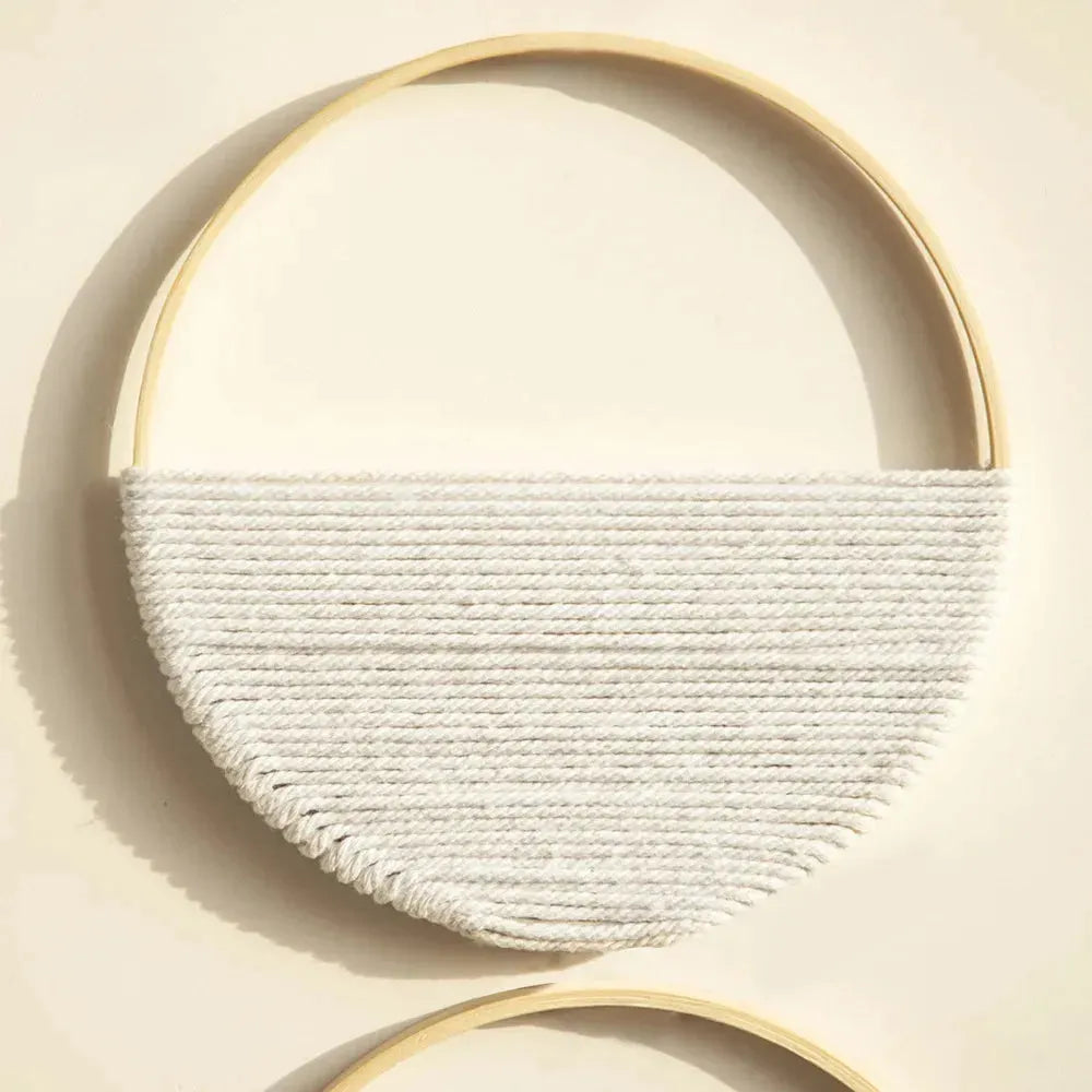 Runde Makramee Wanddekoration mit symmetrischem Muster