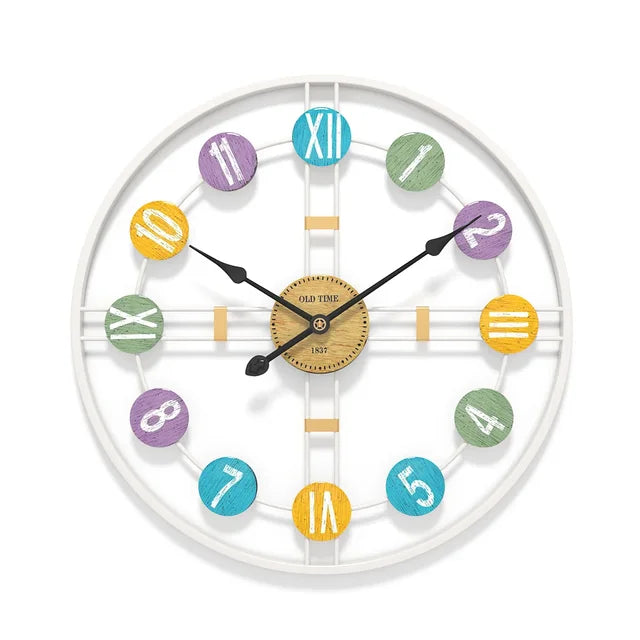 Große Vintage Wanduhr mit römischen Ziffern und Metallrahmen