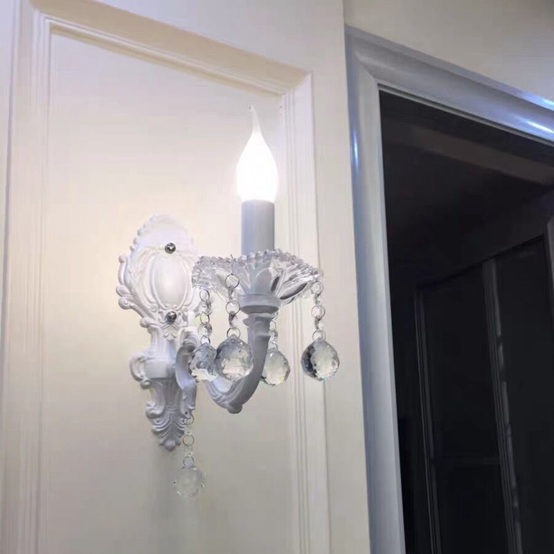 Elegante Wandlampe für Kerzen mit Kristallverzierung in Weiß