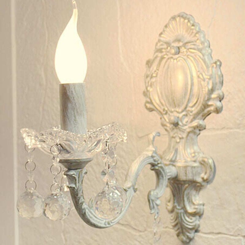 Elegante Wandlampe für Kerzen mit Kristallverzierung in Weiß