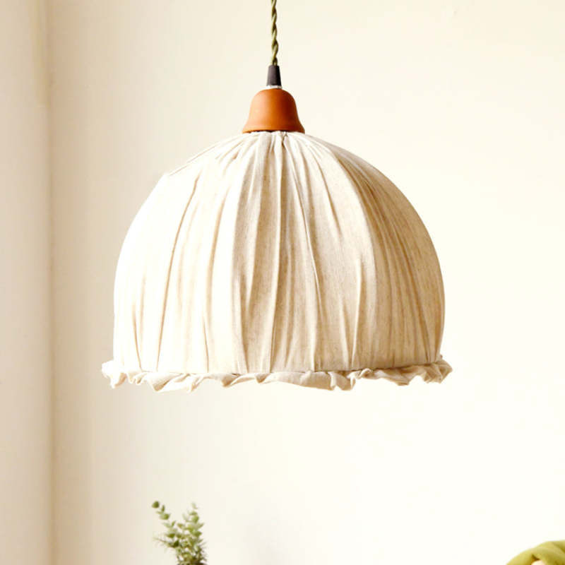 Minimalistische skandinavische LED Pendelleuchte mit beigem Stoffschirm für Wohnzimmer und Esszimmer, höhenverstellbar