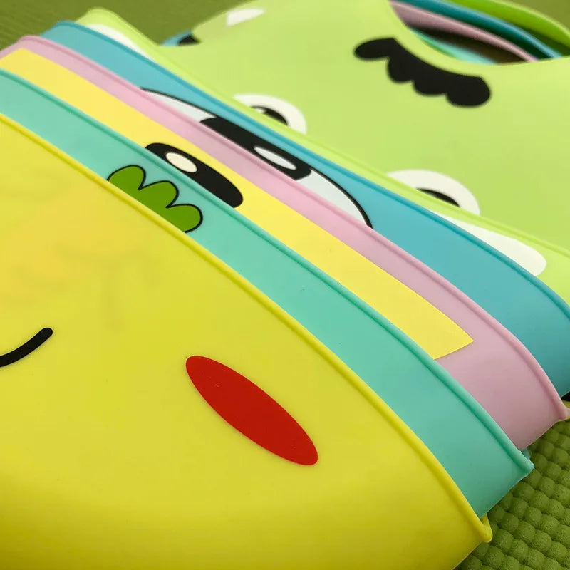 Buntes Silikon-Lätzchen Set für Babys mit Tiermotiven