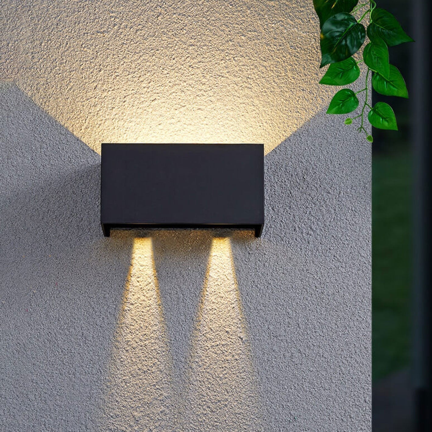 Wetterfeste LED Wandleuchte für den Außenbereich mit Auf- und Ablicht