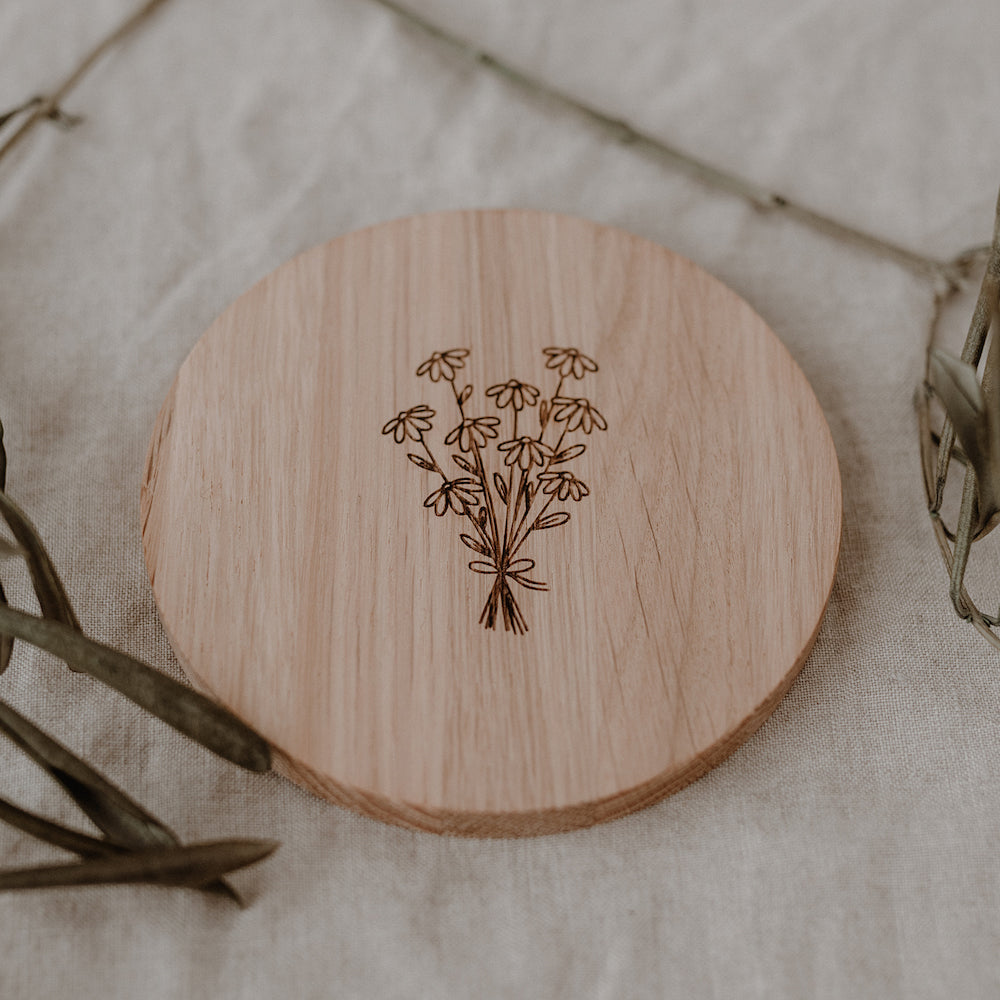 Elegante Untersetzer aus Eichenholz mit Blumenmuster