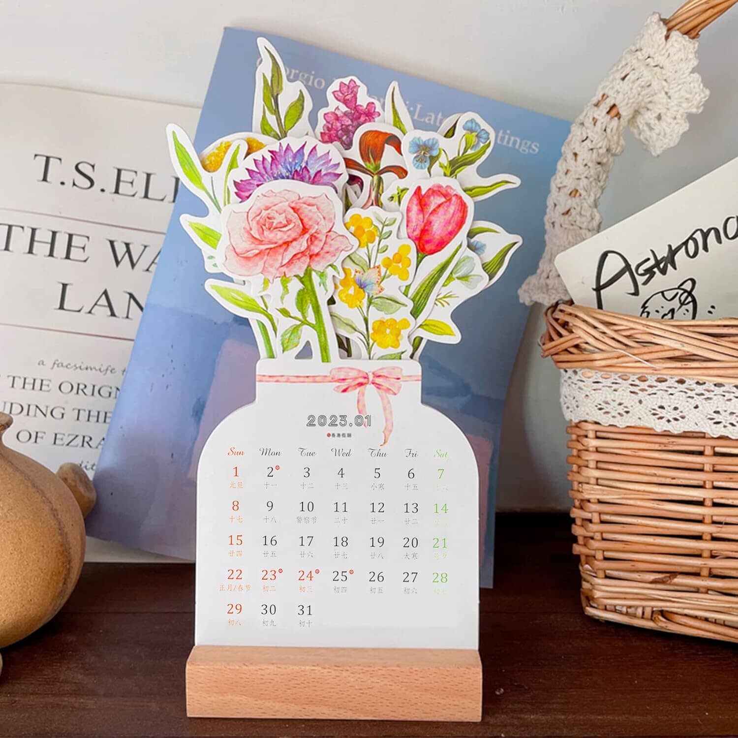 Schreibtischkalender 2024 mit blühenden Blumen