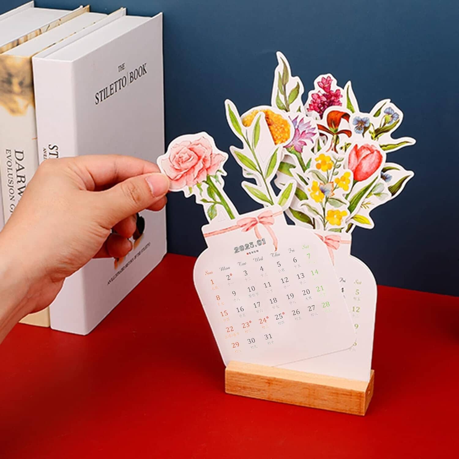 Schreibtischkalender 2024 mit blühenden Blumen