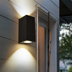 Minimalistische schwarze LED-Wandleuchte in geometrischer Form aus Aluminium für die Terrasse