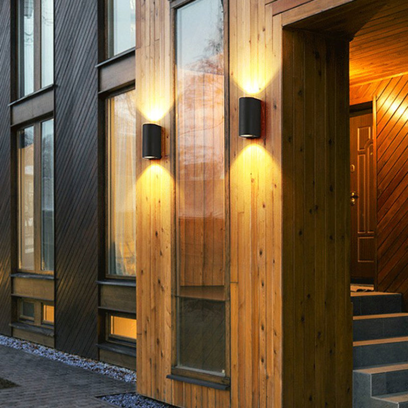 Minimalistische schwarze LED-Wandleuchte in geometrischer Form aus Aluminium für die Terrasse