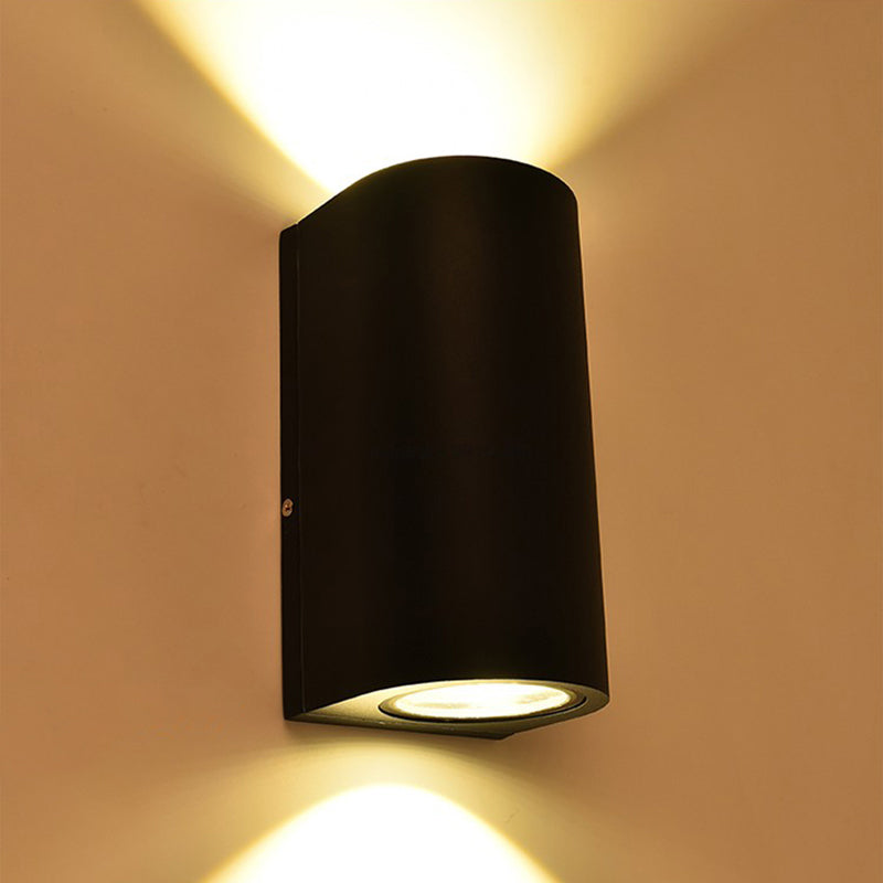 Minimalistische schwarze LED-Wandleuchte in geometrischer Form aus Aluminium für die Terrasse