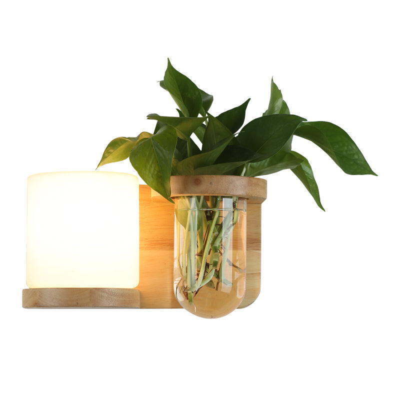 Elegante Wandleuchte mit Pflanzenbehälter aus Holz