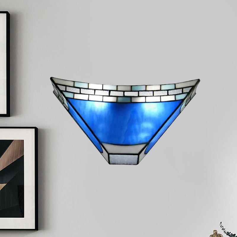 Elegante Tiffany-Wandlampe mit Buntglas-Schirm für Innenräume