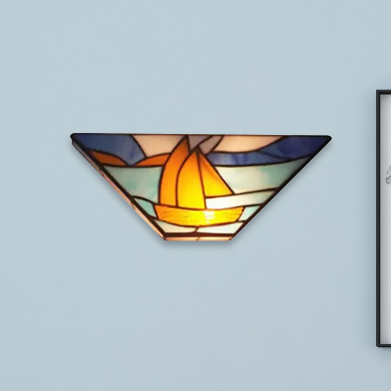 Elegante Tiffany-Wandlampe mit Buntglas-Schirm für Innenräume