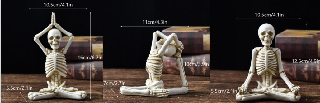 Vintage Halloween Figurine – Dekoratives Kunstwerk in Schwarz oder Weiß