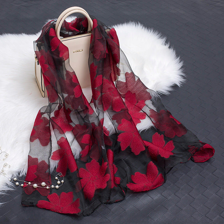 Blütenzauber | Eleganter Seidenschal mit floralen Motiven