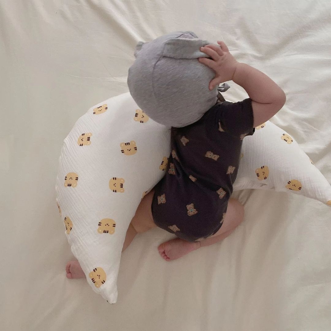 Kuschelkissen in Mondform für Babys – sanftes Schlafkissen