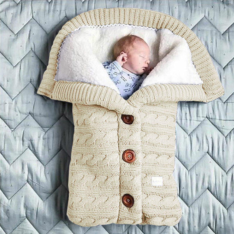 Gefütterter Babyschlafsack mit Kapuze – Weicher Strickstoff